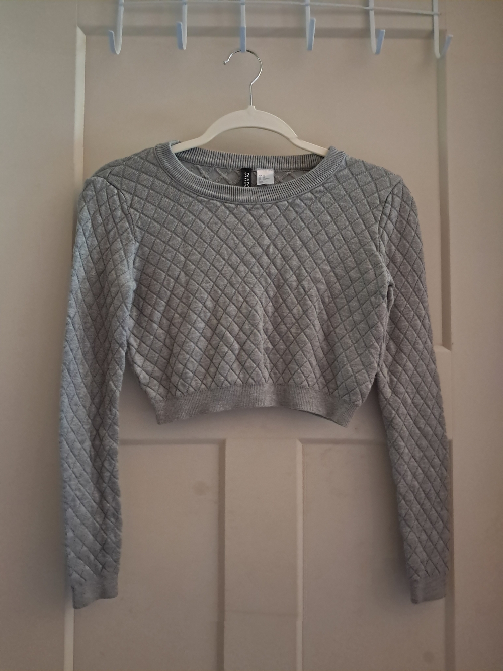 Divided H&m Quilted Cropped Sweatshirt in Light Gray